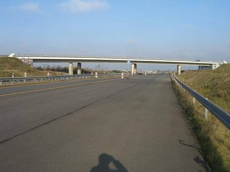 Straßenbrücke zwischen A 117 und A 13 / A 113 im Landkreis Dahme Spreewald im Land Brandenburg