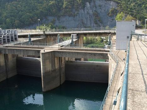 Système d'évacuation d'eau du barrage