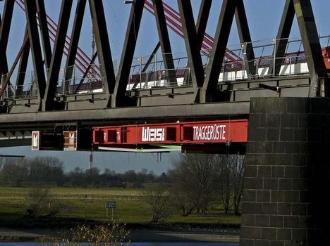 Alte Rheinbrücke Wesel die Traggerüste sind montiert 30 November 2011