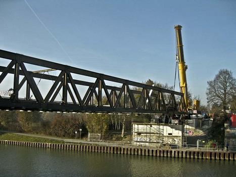 Krudenberger Landstr. Brücke WDK-km 12,240_Absenken der Behelfsbrücke
