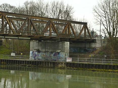 Krudenberger Landstr. Brücke WDK-km 12,240_Die Behelfsbrücke in Hünxe ist fertig und befahrbar