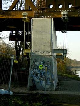 Krudenberger Landstr. Brücke WDK-km 12,240_Fertigstellung der Behelfsbrücke