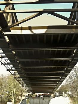 Krudenberger Landstr. Brücke WDK-km 12,240_Vorbereitung zum Absenken der Behelfsbrücke