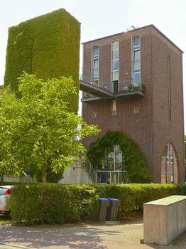 Former water tower in Dorsten convertet into a flat (top) and office space (bottom)