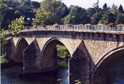 Entraygues, gotische Brücke