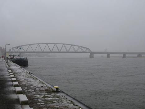 Spoorbrug, Eisenbahnbrücke in Nijmegen, NL