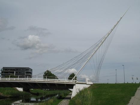 Hoofddorp, Luit Brugerste von 3 Brücken über den Hoofdvaart Kanalvon Santiago Calatrava: Hoofddorp, Luit Brug erste von 3 Brücken über den Hoofdvaart Kanal von Santiago Calatrava