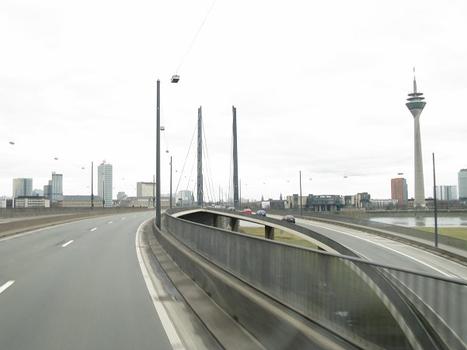 Düsseldorf, Kniebrücke