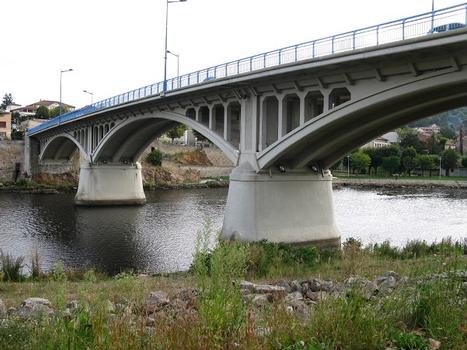 St.Just-St.Rambert: innerstädtische Brücke über die Loire