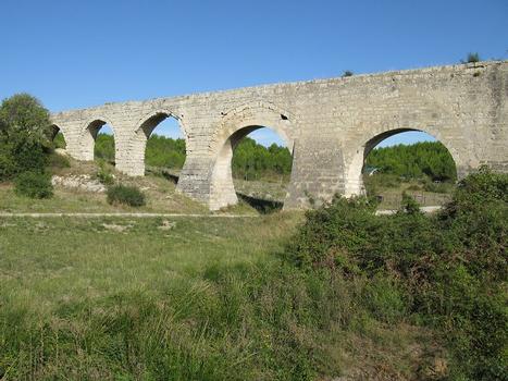 Castries, Pont de Tourilles, außerhalb des Ortes liegender Teil des Aquäduktes