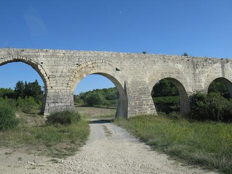 Castries, Pont de Tourilles, außerhalb des Ortes liegender Teil des Aquäduktes