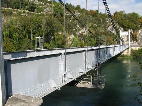 Pont suspendu sur le Rhône