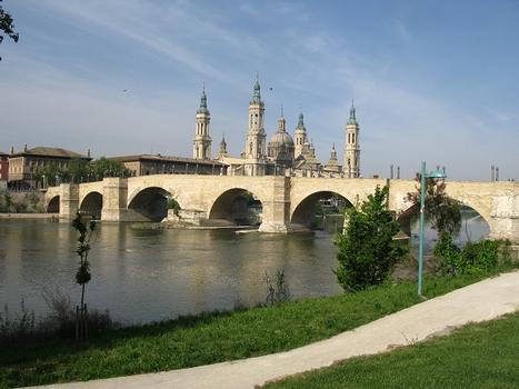 Zaragoza, Puente de Piedra