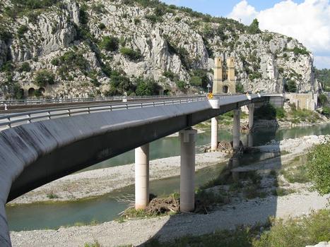 Pont de Mirabeau, neue Brücke (1987) über die Durance