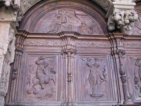 León, Kathedrale, kassettierte Holztüren im Kreuzgang