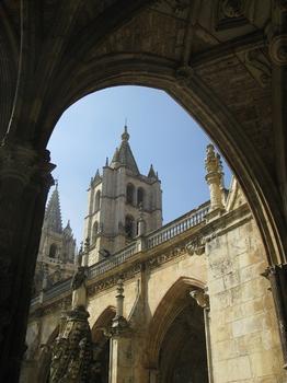 León, Kathedrale, Blick vom Kreuzgang auf die Kathedrale