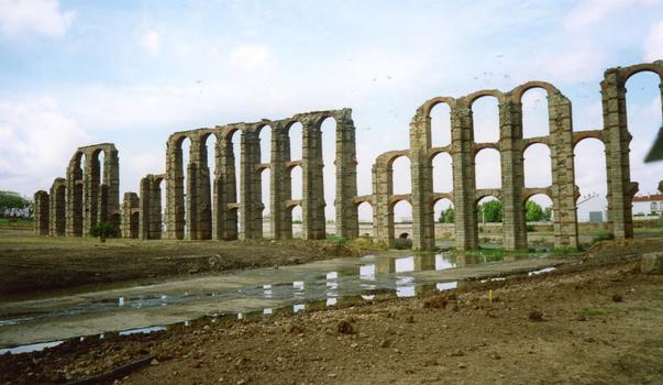 Los Milagros Aqueduct