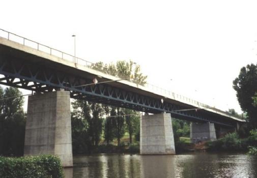 Pont sur le Neckar entre Kirchheim et Gemmrigheim (1997)