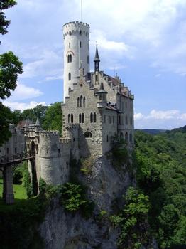 Schloss Lichtenstein über dem Echaztal