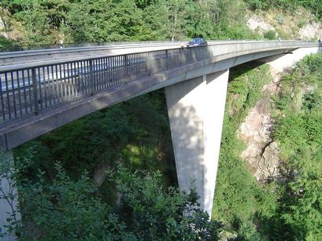 Pont-route sur la gorge de Tennet