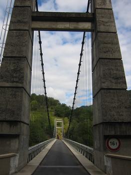 Brücke im Zuge der D97 über die Truyère bei Montézic