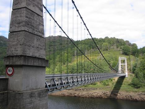 Brücke im Zuge der D97 über die Truyère bei Montézic