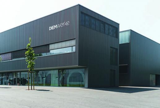 Die neue Produktionshalle mit Verwaltungsgebäude am Firmensitz in Hörbranz
