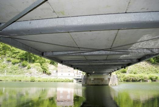 An der 1987 erbauten feuerverzinkten Höllmecke-Brücke ist keine Korrosion erkennbar.