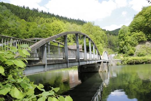 Die 27 Jahre alte Höllmecke-Brücke hat das Potential für weitere 75 rostfreie Jahre.
