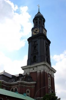 Glockenturm mit Turmuhr - Höhe 132 m