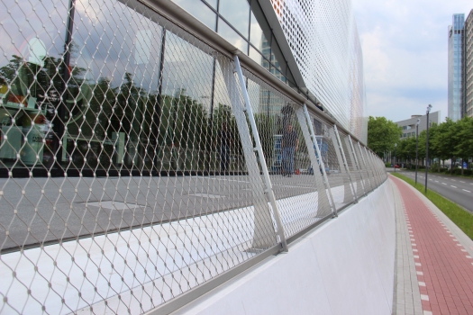 Filigree and transparent, stainless steel mesh seamlessly blends into the architecture.