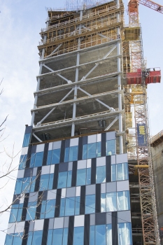 Orhideea Towers : The "Orhideea Towers" building in 2017: Clearly visible are the diagonal braces of the outer steel structure, each spanning across two stories.