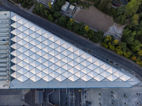 Membrane covering for the canopy of the New Trade Fair South in Dusseldorf : For the canopy of the New Trade Fair South in Dusseldorf formTL planned an elegant membrane covering accurately adapted for various requirements.