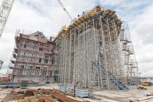 Top 50 panels on the lateral surfaces were shored up by the Load-bearing tower Staxo 100, the Timber-beam formwork supported by Eurex 60 and Spindle strut T7.