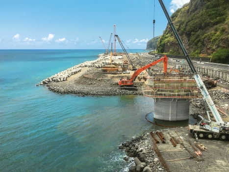 The La Grande Chaloupe Viaduct was built directly on the sea construction site.