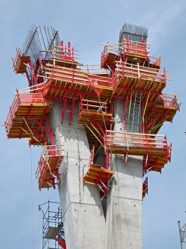 The upper part of each column branches into three sub-piers curving outward.