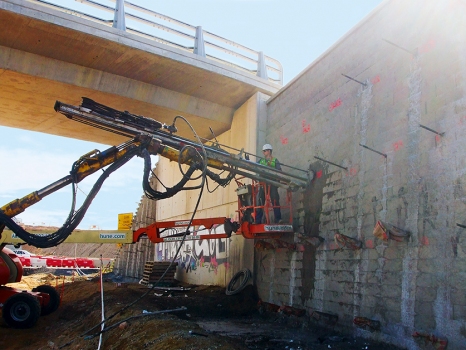 The abutments of the new bridges are founded on existing retaining walls that were originally built for the construction of the old National Road II.
