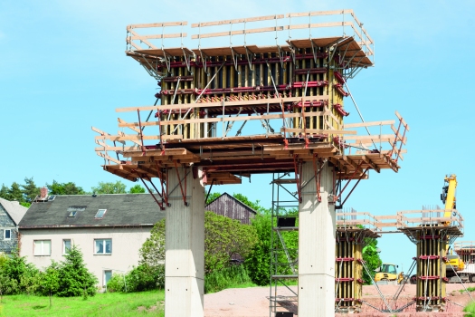 All the advantages of the NOEratio beam formwork came into play when erecting the forms for the column pair head.
: All the advantages of the NOEratio beam formwork came into play when erecting the forms for the column pair head.