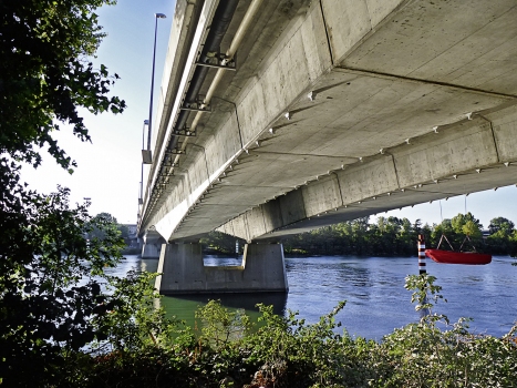 Two identical bridges built between 1973 and 1975 had to be reinforced.