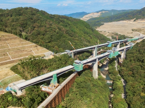 The Aigawa Bridge is a multi-span rigid frame bridge on the Shin-Meishin Expressway.