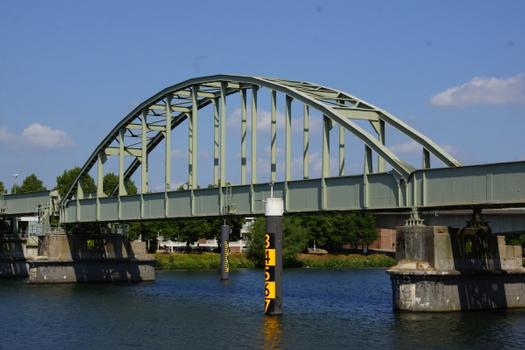 Eisenbahnbrücke über die Maas in Maastricht