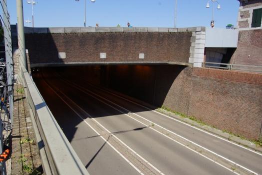 Tunnel et parking du Maasboulevard 