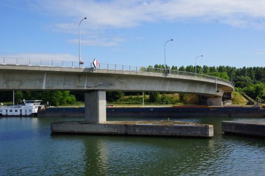 Albert-Kanal-Brücke an der Schleuse Wijnegem