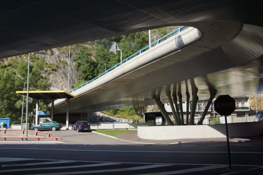 Pont d'accès au tunnel de Tàpia