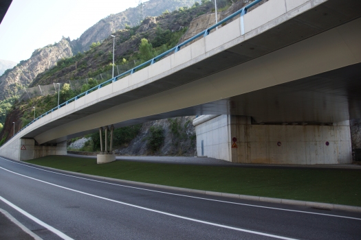 Pont d'accès au tunnel de Tàpia