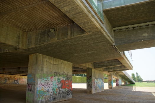 Geh- und Radwegbrücke Liceu Escolar