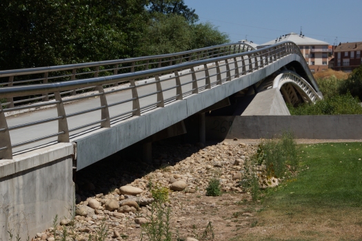 Geh- und Radwegbrücke über den Iregua