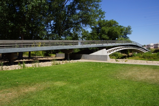 Geh- und Radwegbrücke über den Iregua