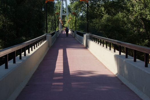 Geh- und Radwegbrücke über den Ebro