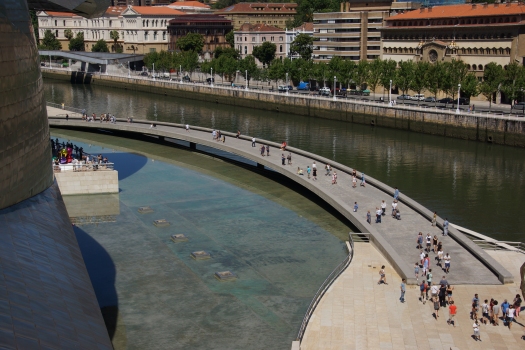 Brücke am Guggenheim-Museum Bilbao 